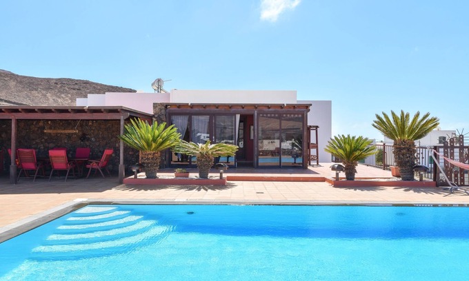 Guatiza House | Beautiful Villa La Petit with Pool, Terrace, Garden and Wi-Fi