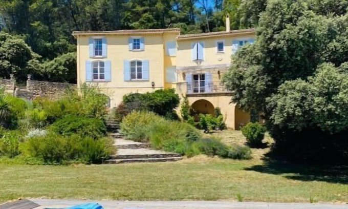 Sauveterre Villa | Beautiful villa near Avignon with a view of Mont Ventoux