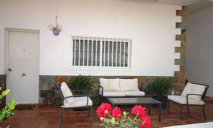 Valle de San Lorenzo Villa | Beautiful villa with garden, Jacuzzi and sea views