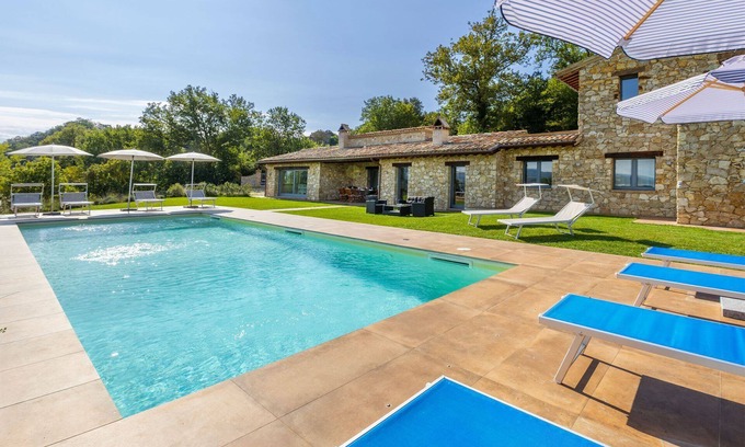 Todi Villa | Beautiful villa with pool in the heart of Umbria, just 9 km from Todi, an oasis of peace and comfort