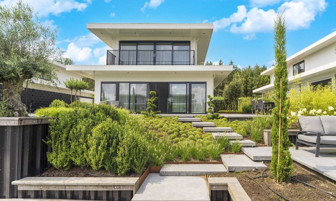Zeewolde Villa | Beautiful water villa near Harderwijk
