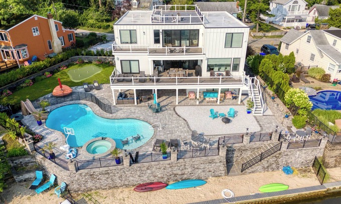 Osbornsville House | Beautiful waterfront 8-BR house w pool patio, outdoor bar, dock, putting green!