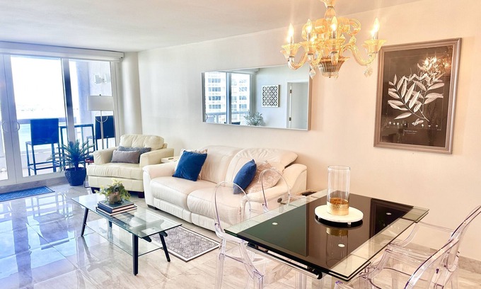 Downtown Miami Condo | Beautiful Waterfront Condo, close to Beach, Downtown, Parks, Design, Nightlife