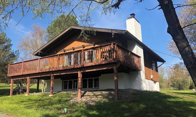 Windham Ski Chalet | Beautiful Windham Chalet 2 minutes to Town and the Mountain