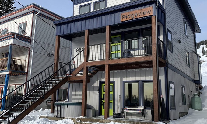 Silver Star Mountain Ski Chalet | Beautifully Appointed Deluxe Home - Backing onto Alpine chair - close to village