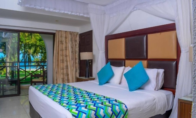 Nyali House | Beautifully Decorated Suite with In-House Spa and Private Beach Area
