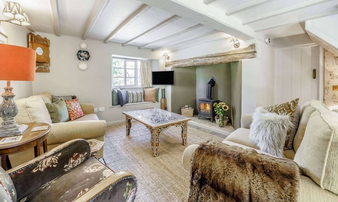 Ebrington Cottage | Beautifully presented 17th century Cotswold holiday cottage - Cricket Cottage