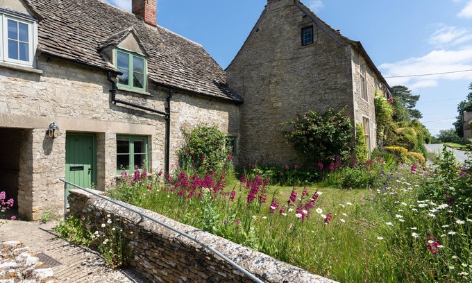 Ampney Crucis Cottage | Beautifully presented dog friendly - Bea's Cottage