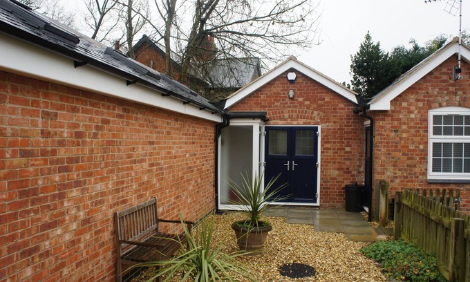 Gumley House | Beautifully renovated 2 bedroom cottage
