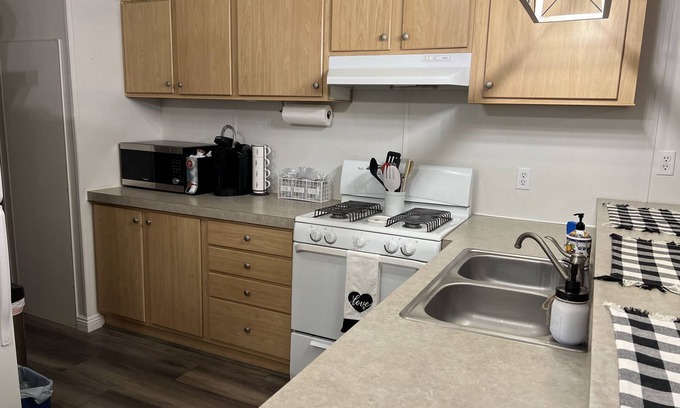 Mohave Valley House | Beautifully Remodeled 2Bed/2Ba in Willow Valley with Lots of Parking