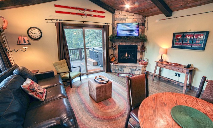 Estes Park Condo | Beautifully Remodeled 1 bedroom Condo with Personal Hot tub