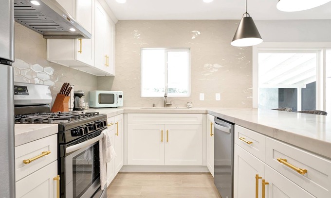 Fullerton House | Beautifully Remodeled 3BR Home 5mi to Disney!