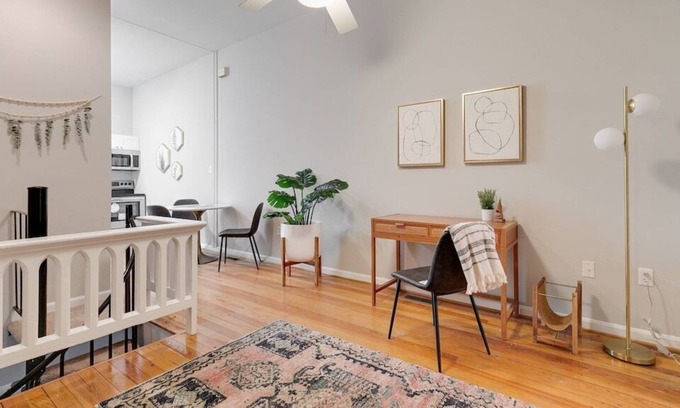 Old Town Fredericksburg Apartment | Beautifully Renovated 3 level Unit in Historic Downtown Fredericksburg