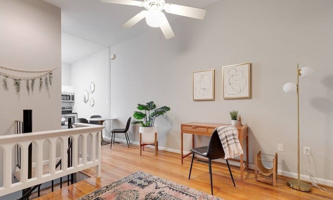 Old Town Fredericksburg Apartment | Beautifully Renovated 3 level Unit in Historic Downtown Fredericksburg