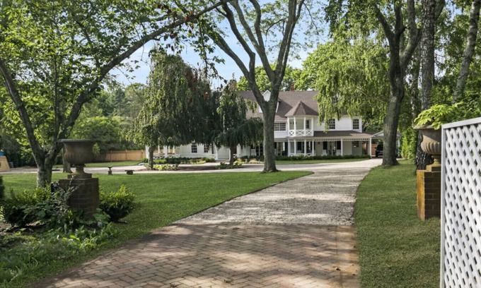 Greenport House | Beautifully Renovated Estate on The North Fork of Long Island