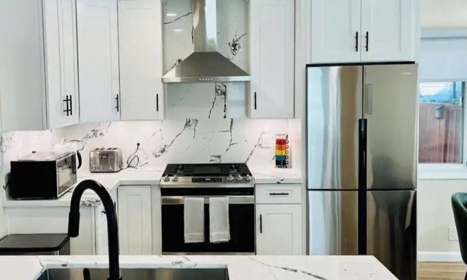 Del Aire House | Beautifully Renovated 2-Bedroom Home Near LAX