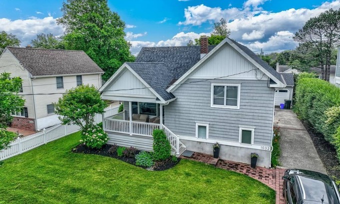 Cape May House | Beautifully updated 3 bedroom 2 bath home 4 blocks to Cape May beaches.