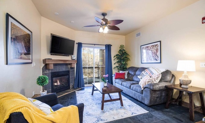 Bear Hollow Village Condo | Beautifully Updated PC condo w Pool, Hot Tub, Gym!