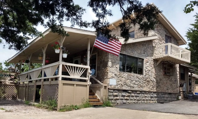 Garfield Bed & Breakfast | Beaver Lake Heavenly Hideaway B&B