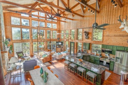 Rambo Riviera House | Beaver Lake Luxury Retreat - Whispering Pines