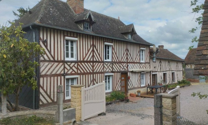 Le Mesnil-Mauger Bed & Breakfast | Bed and breakfast in the Normandy countryside near beaches, stud farms and castles.