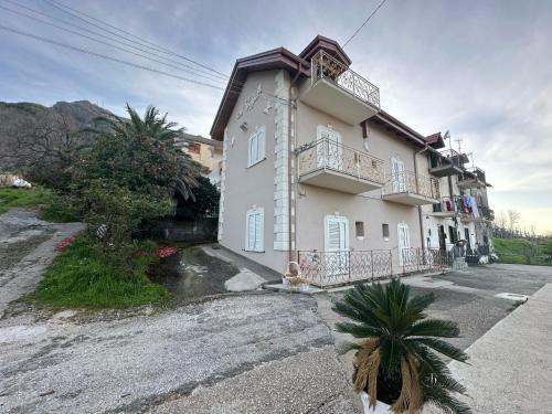 Piazza-Tralia-Pendolo Bed & Breakfast | Bed And Breakfast Il Ceppo Wild