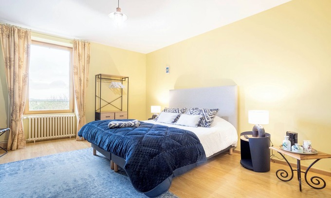 Concarneau Bed & Breakfast | Bed and Breakfast 'Madame De La Fayette' with Shared Terrace, Shared Garden and Wi-Fi