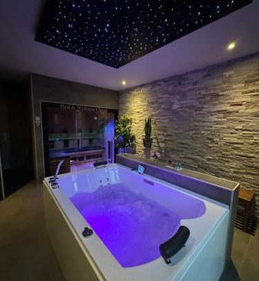 Sint-Annaland Apartment | Bed & Wellness Chinel Luxe vakantiehuis met Sauna's en Bubbelbad
