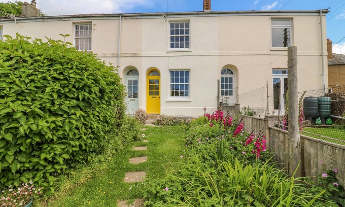 Bridport Cottage | BEDFORD TERRACE, family friendly, with a garden in Bridport