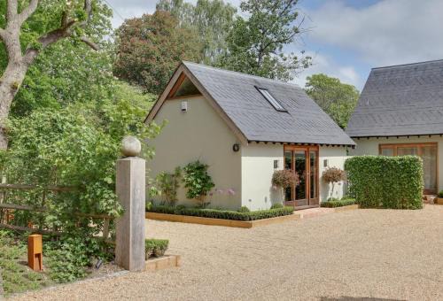 Hatfield Broad Oak House | Beech Cottage - one bedroom retreat with hot tub