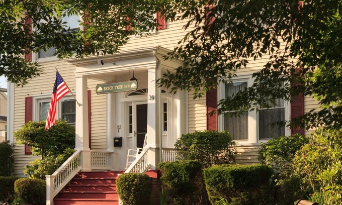 Off Broadway Hotel | Beech Tree Inn and Cottage