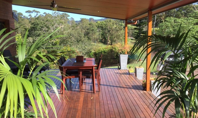 Urliup Apartment | Beechcroft-self contained 1 bedroom apartment, sleeps 4, beautiful valley views.