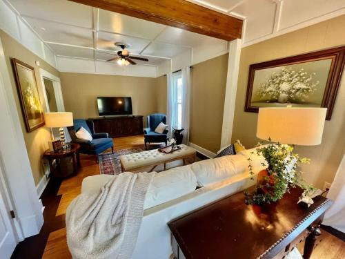 Siloam Springs House | Beit Shalom- House of Peace Family