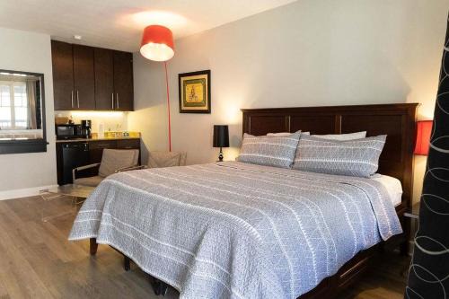 Eureka Springs Historic District Apartment | Bella Paradiso 13 King Bed Studio Walk to Downton