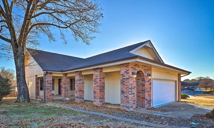 Bella Vista House | Bella Vista Retreat with Pool, On Golf Course!