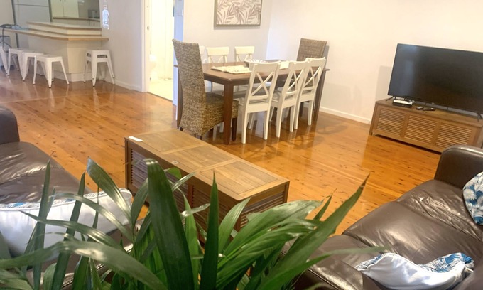 Bellambi House | Bellambi Beach house - Special reduced holiday rates - Book now! Walk to beach