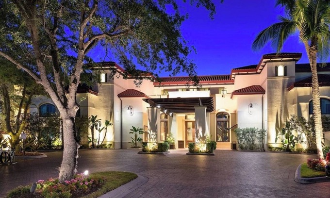 Redevelopment Area Condo | Bellasera Resort 3 Bd Luxury Condo with Pool, Jazz Club and Restaurant