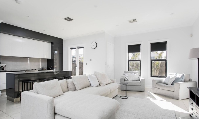 Glenelg House | BELLE MAISON - 3 Bedroom/2 Bathroom Townhouse set in the heart of Glenelg
