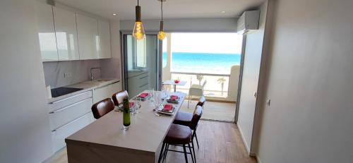 Le Grand Large Apartment | Belle Vue Mer Canet Plage accès piscine couverte et chauffée