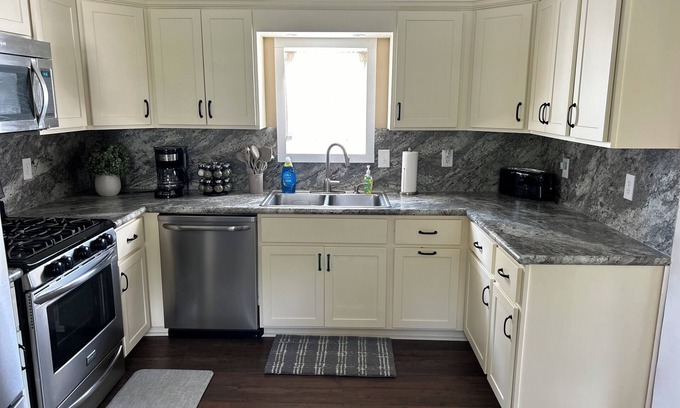 Bellefonte House | Bellefonte Creek Cottage, a charming, modern single-family home