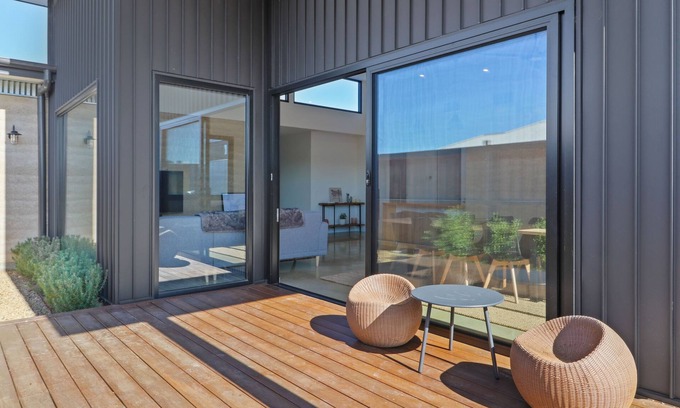 Mansfield House | Bellview Park - Centre of Mansfield close to lake