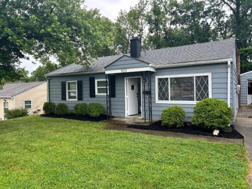 Loveland Apartment | Bellwood 2 bed family house w 2 living areas Superhost