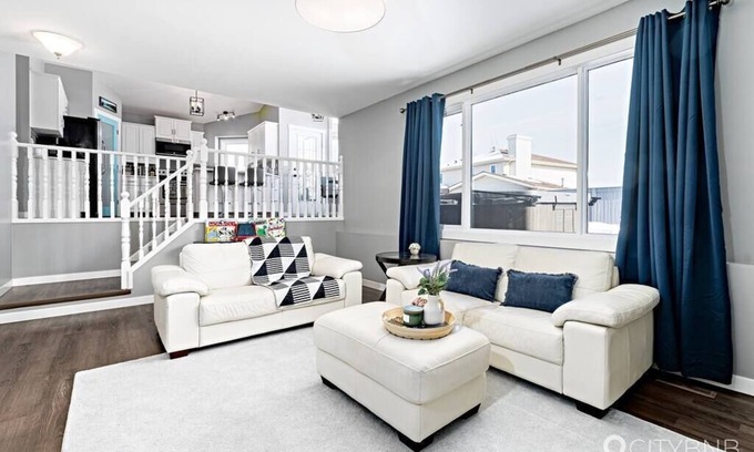 West Edmonton House | Belmead. Sleeps 10. Hot tub. 5bd. 6 min to WEM.