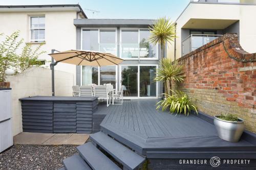 Portswood House | Belmont Retreat by Grandeur Property