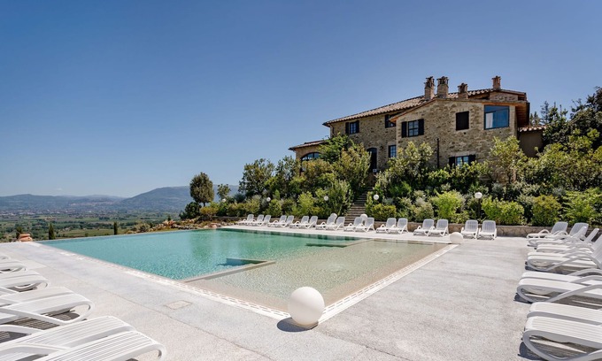 Bettona Villa | Belvilla by OYO Superior 4