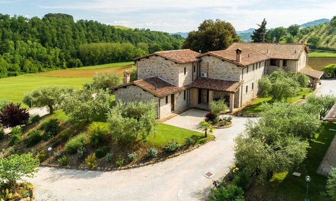 Ramazzano Villa | Belvilla by OYO La Vite
