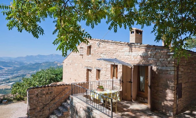 Furlo House | Belvilla by OYO Lovely Holday Home with Garden