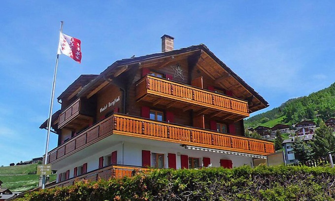 Graechen Apartment | Bergfink Dachgeschoss by Interhome