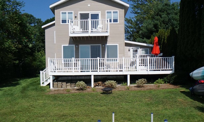 Pittsfield House | Berkshire Lake Beauty-Modern Amenities On The Lake