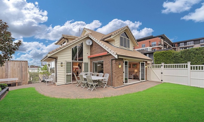 Greenlane - Ellerslie House | Bespoke Stays - Breath of Style